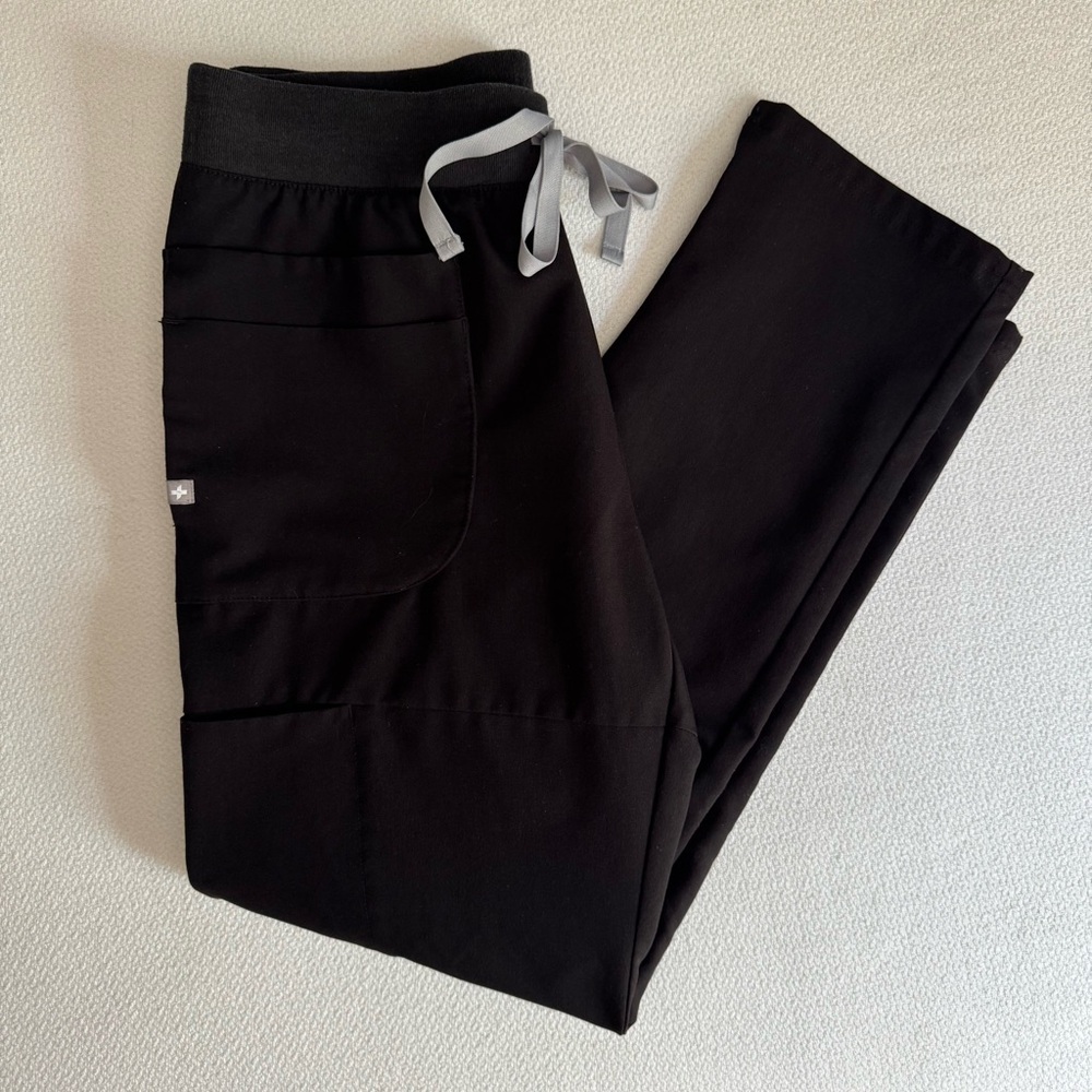 Small petite Figs Nepal scrub pants, Black